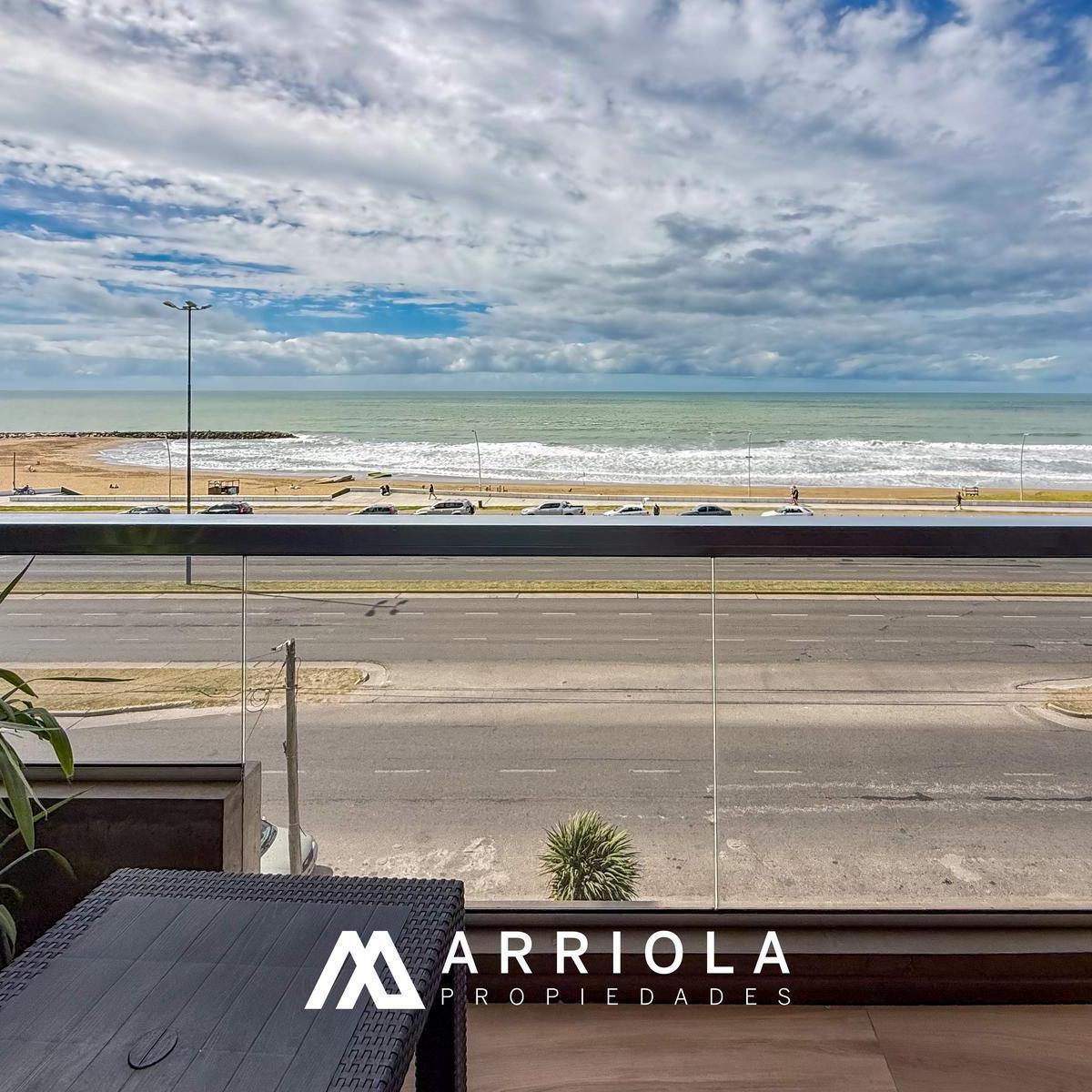 Monoambiente 34m² frente al mar con balcón y cochera — Felix U. Camet