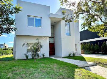 Casa · 207m² · 5 Ambientes · 2 Cocheras · Casa en Venta en Vistas, Puertos, Escobar