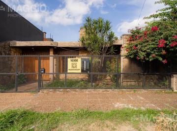 Casa · 136m² · 3 Ambientes · 3 Cocheras · Casa Venta en Ramos Mejia Sur
