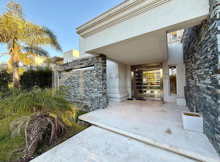 Casa · 420m² · 5 Ambientes · 1 Cochera