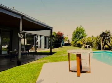 Casa · 140m² · 4 Ambientes · 4 Cocheras · Casa en Venta en Villanueva, Tigre, G. B. a. Zona Norte