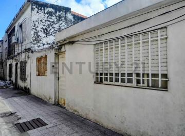Casa · 64m² · 3 Ambientes · Casa de Pasillo en Venta. Zona Oeste. Barrio Godoy