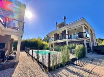 Departamento de 2 ambientes, Mar Azul · Departamento en Venta - Planta Baja en Las Gaviotas con Parrilla y Piscina