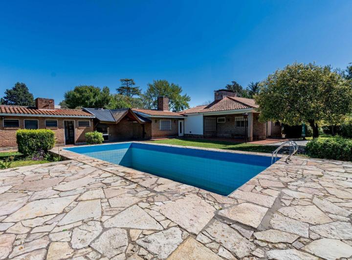 Casa en alquiler en Zona 6 · 6 ambientes