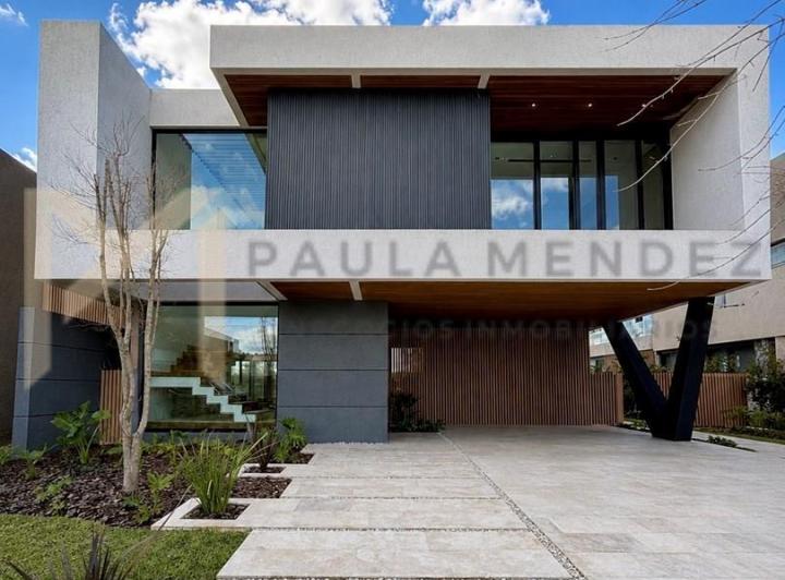 Casa · 550m² · 6 Ambientes · 1 Cochera