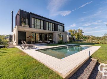 Casa · 260m² · 4 Ambientes · 2 Cocheras · Casa 3 Dorm. - Diseño - Pilará