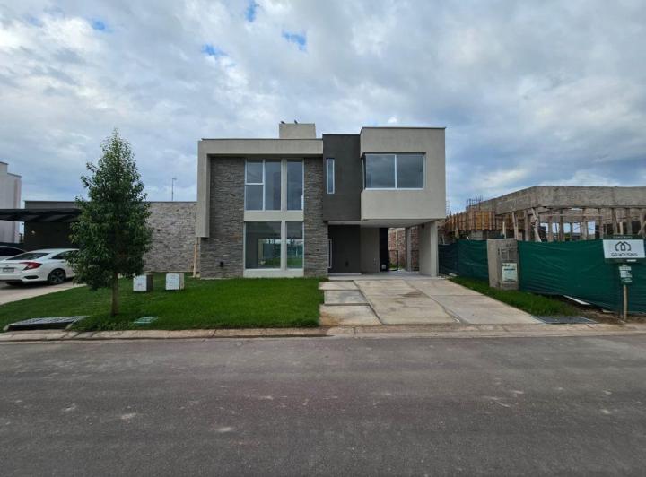 Casa · 149m² · 5 Ambientes · 2 Cocheras
