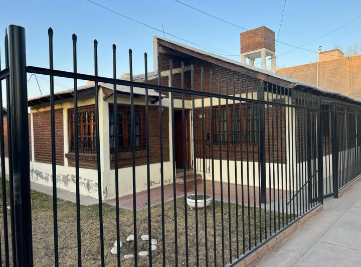 Casa · 130m² · 5 Ambientes · 1 Cochera