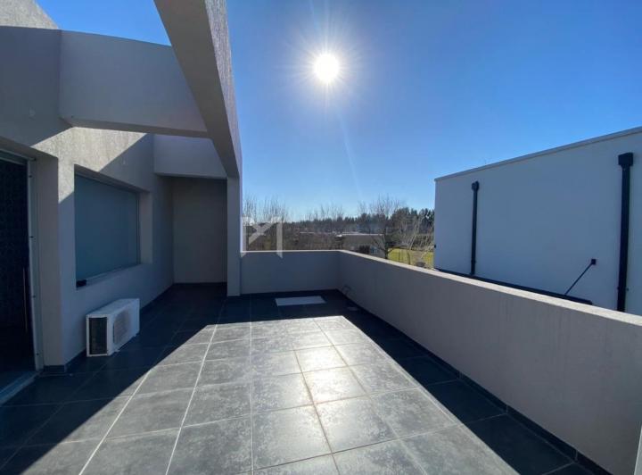 Casa · 169m² · 5 Ambientes · 2 Cocheras