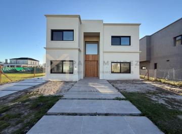 Casa · 200m² · 5 Ambientes · Casa en Venta en Villanueva, Tigre, G. B. a. Zona Norte