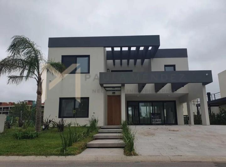 Casa · 280m² · 6 Ambientes · 1 Cochera