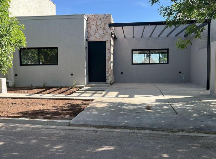 Casa · 120m² · 5 Ambientes · 2 Cocheras