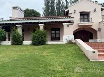Casa · 3452m² · 10 Ambientes · 3 Cocheras · Casa en Venta Villa Allende Golf de 6 Dorm. con Vista a Las Sierra.