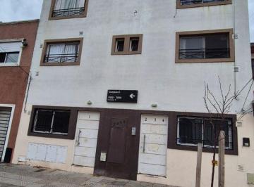Edificio de 3 ambientes, Liniers · 4 Unidades Subdivididas (2 de 1 Amb y 2 de 3 Amb en Duplex) Patios y Terraza