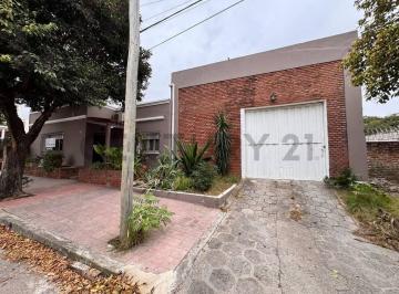 Bodega-Galpón · 265m² · 8 Ambientes · 1 Cochera · Venta Galpon + Casa 3 Dorm Barrio Parque Capital