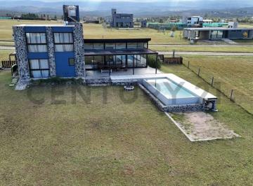 Casa · 240m² · 5 Ambientes · Venta de 3 Dorm. en Puerto del Águila Country Náutico Amoblada