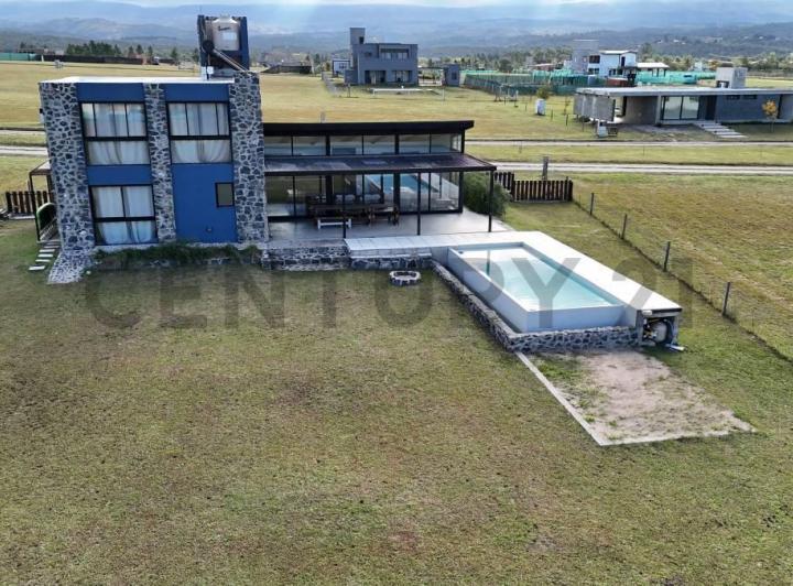 Casa · 240m² · 5 Ambientes