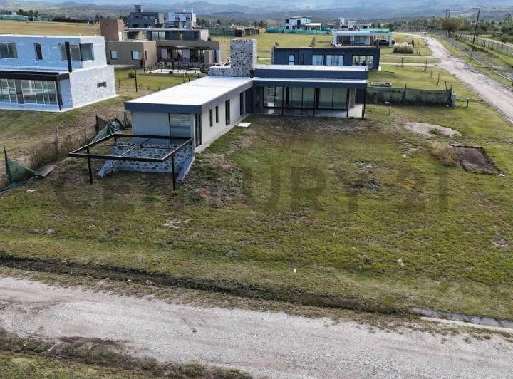 Casa · 244m² · 5 Ambientes