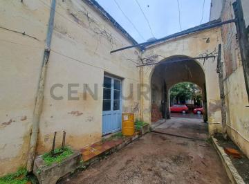 Casa · 261m² · Venta Casa Para Demoler/remodelar en Barrio Alberdi 329 m