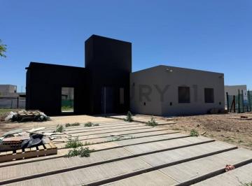 Casa · 194m² · 3 Dormitorios · 1 Cochera · Casa en Venta, 7 Soles,3 Dorm., Planta Baja, Posesion Diciembre 2025.