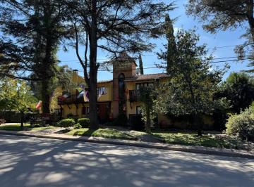 Casa · 620m² · 9 Dormitorios · 10 Cocheras · Venta Posada Villa General Belgrano Centro Pileta Climatizada