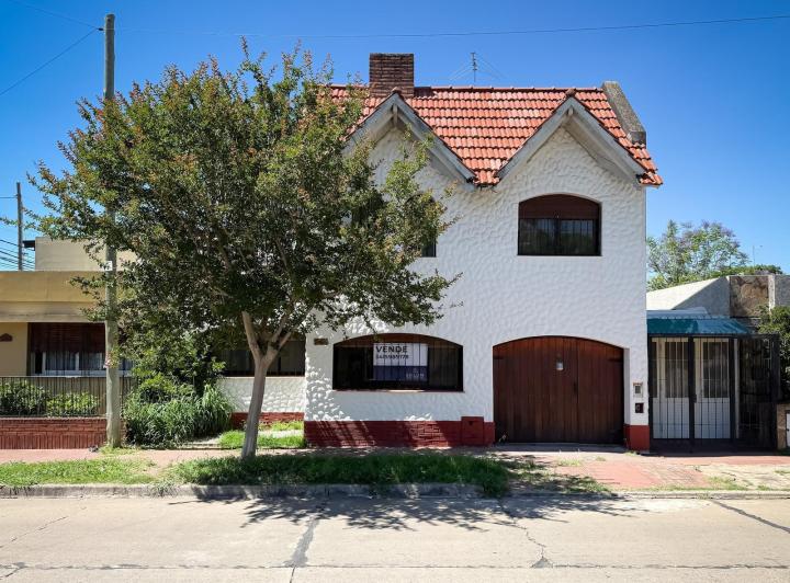 Casa en venta en Arroyito · 6 ambientes
