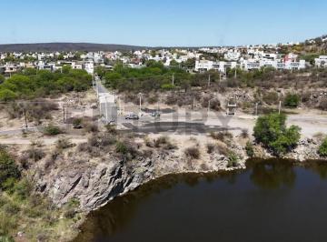 Terreno · Lotes en Altos de La Estanzuela - La Calera, Sobre Laguna Apto Housing