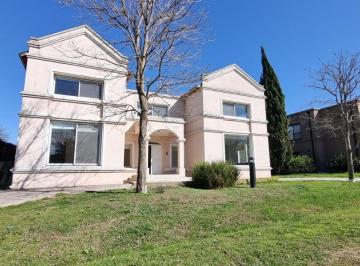 Casa · 380m² · 8 Ambientes · Casa - Kentucky Club de Campo, Funes - Venta