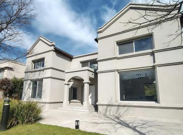 Casa · 380m² · 8 Ambientes · Casa - Kentucky Club de Campo, Funes - Venta