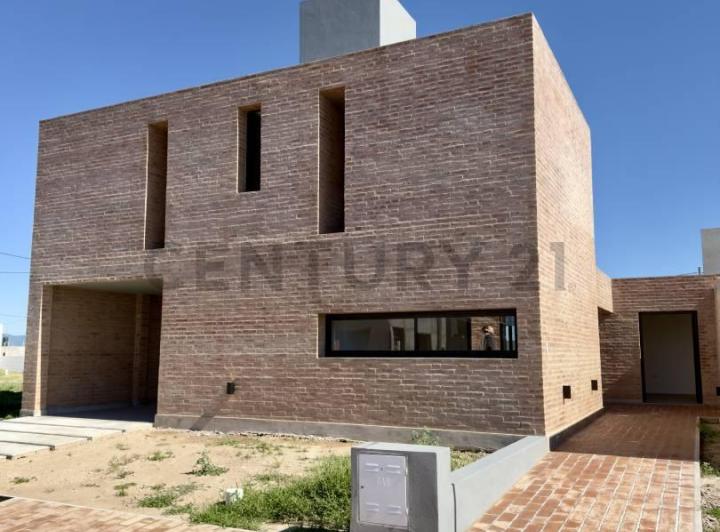 Casa · 150m² · 2 Dormitorios · 1 Cochera
