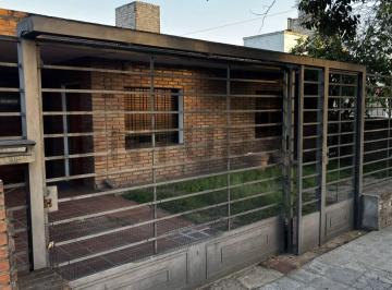 Casa · 180m² · 6 Ambientes · Casa en Venta 4 Dorm. a m de Ruta 20 - Alta Renta