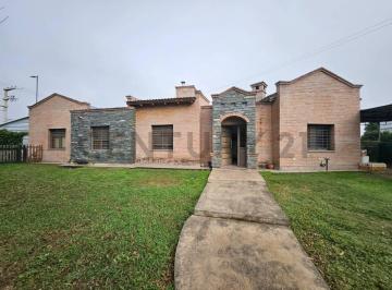 Casa · 220m² · 10 Ambientes · 1 Cochera · Venta Casa, Tres Dorm., Quintas de Italia III.