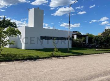 Casa · 120m² · 5 Ambientes · 2 Cocheras · Villa Catalina 2 D Pileta Apto Credito