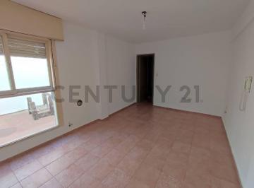 Departamento · 67m² · 5 Ambientes · Venta Departamento de 3 Dorm. con Patio B° Alberdi