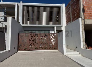 Casa · 160m² · 5 Ambientes · Venta Duplex 3 Dorm. Nobu Town