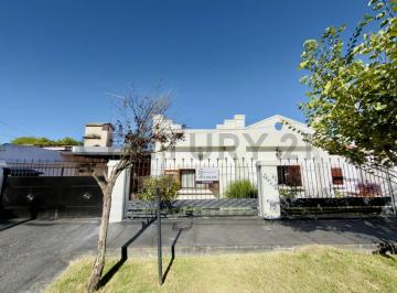 Casa · 336m² · 9 Ambientes · 4 Cocheras · Casa en Zona Norte | 3 Dorm. + Quincho + Gran Parque | Apto Crédito