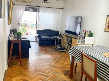 Departamento de 4 ambientes, Almagro · Venta Departamento a Refaccionar con Patio. Contrafrente. 215 m²