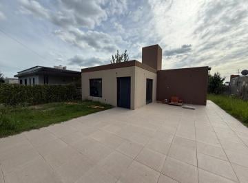 Casa · 60m² · 2 Ambientes · 2 Cocheras · Venta Casa a Estrenar con Pileta en Punta Chacra, Roldan