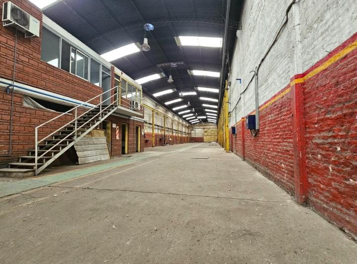 Bodega-Galpón · 1000m² · 6 Ambientes