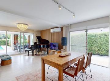 Casa · 818m² · 4 Ambientes · 2 Cocheras · Casa en Arenas del Sur