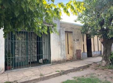 Casa · 90m² · 2 Dormitorios · 2 Cocheras · Casa Americana con Local en Venta. Ituzaingo Norte