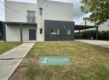 Casa · 160m² · 5 Ambientes · 2 Cocheras · Casa con Pileta en Venta en Barrio Golf| El Cantón - Financiación - 3 Dorm. - Pérgola Cubierta