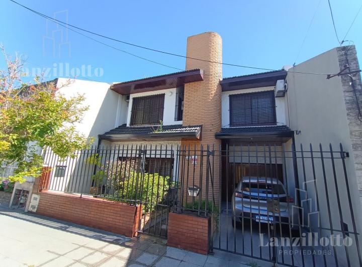 Casa · 220m² · 5 Ambientes · 3 Cocheras