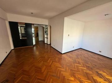 Departamento · 110m² · 4 Ambientes · 1 Cochera · Departamento en Venta - 3 Dorm. 3 Baños - Flores