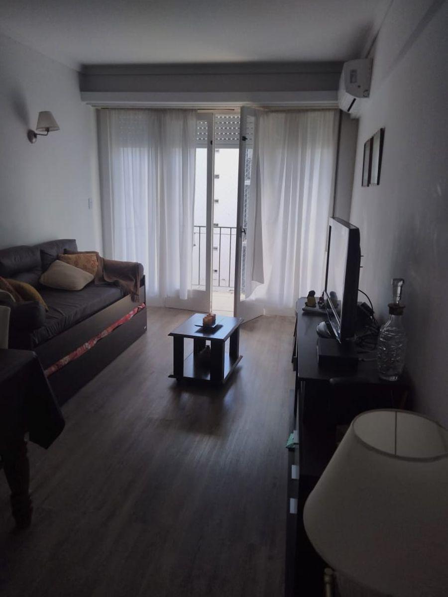 Living comedor con balcon saliente, cocina separada, lavadero, dependencia, dormitorio.