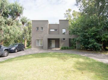 Casa · 182m² · 4 Ambientes · 2 Cocheras · Venta Casa 4 Ambientes en Barrio Los Potrillos
