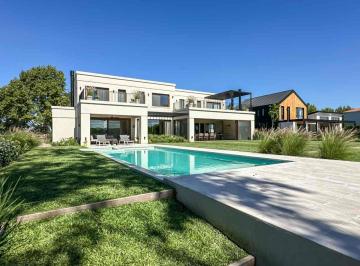 Casa · 470m² · 6 Ambientes · 4 Cocheras · Venta Casa 6 Amb con Pileta - Estancias Golf Club