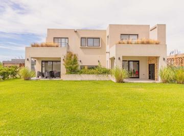 Casa · 223m² · 4 Ambientes · Casa en Venta Puertos del Lago Escobar