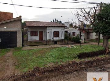 Casa · 80m² · 3 Ambientes · 1 Cochera · Casa en Venta 2 Dorm. 1 Baño 120 m² - Juan Maria Gutierrez