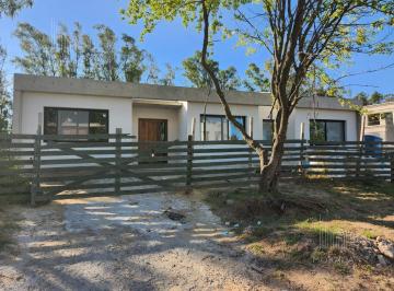Casa · 187m² · 4 Ambientes · 1 Cochera · Venta Casa 4 Ambientes Azurra Tortugas